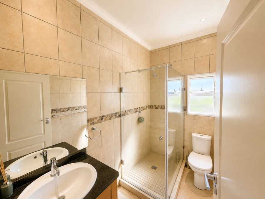 3 Bedroom Property for Sale in Kingswood Golf Estate Western Cape